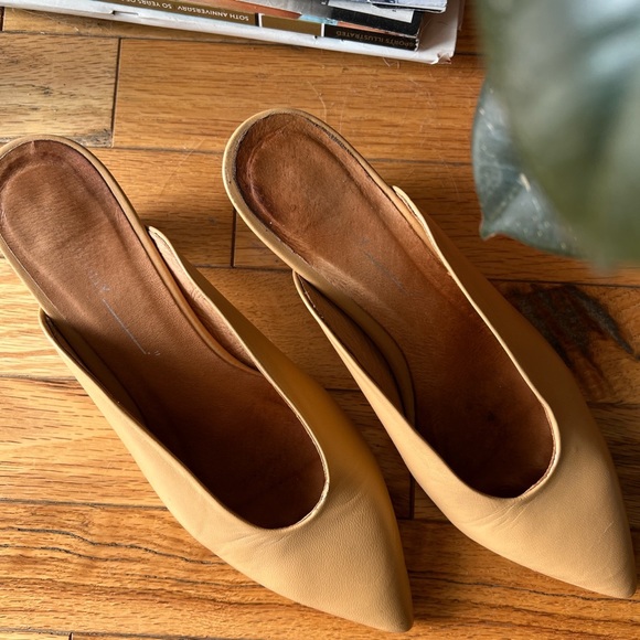 Intentionally Blank Heeled Slides - Picture 1 of 4